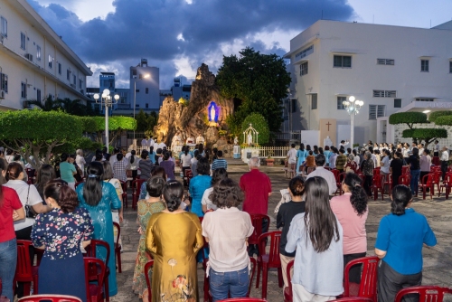 Giáo xứ Chính Tòa mừng lễ Mân Côi