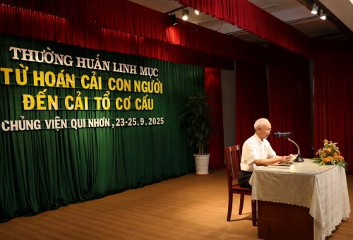 Tưởng như nghe chim hót -Tản mạn về giọng đọc kinh Qui Nhơn - Cha Giuse Trương Đình Hiền