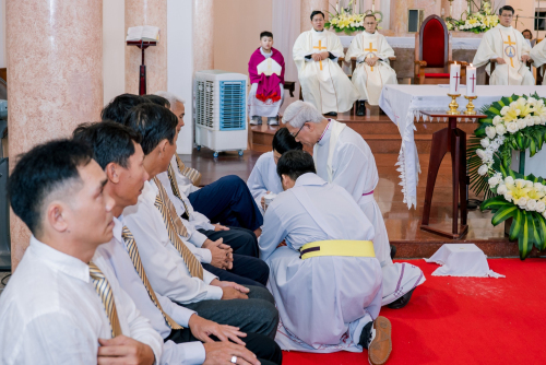 Đức cha Matthêô dâng Thánh lễ Tiệc Ly 2026 tại Nhà thờ Chính Toà Qui Nhơn