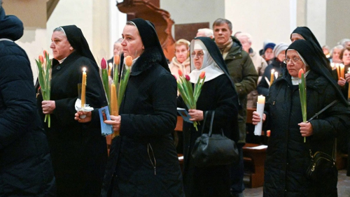 Đời sống thánh hiến: Ngọn nến sáng tiêu hao cho một tình yêu lớn