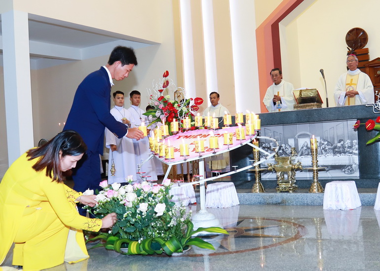 Thánh lễ kỷ niệm hôn phối tại giáo xứ Qui Đức