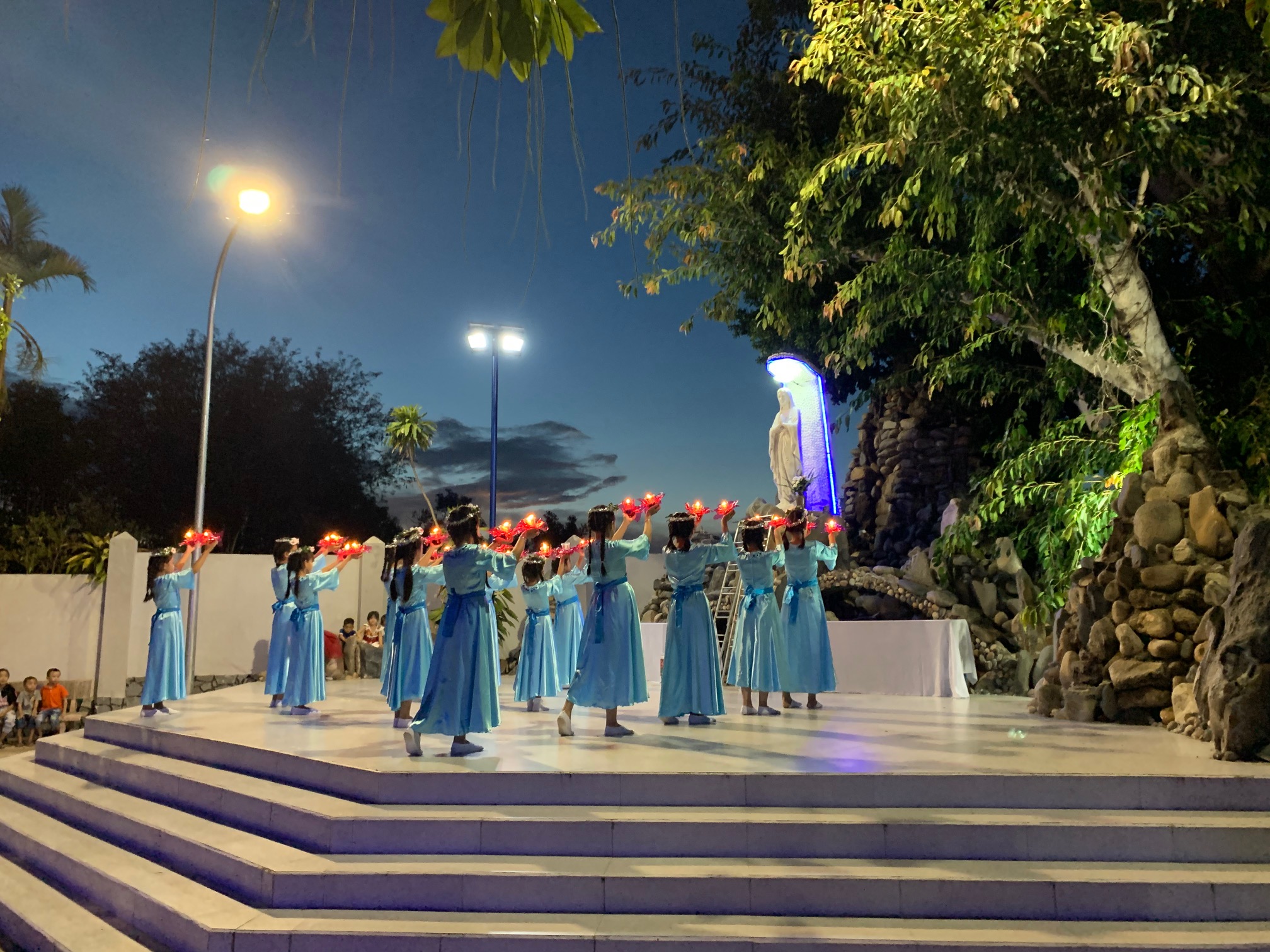 Giáo xứ Tịnh sơn bế mạc tháng hoa