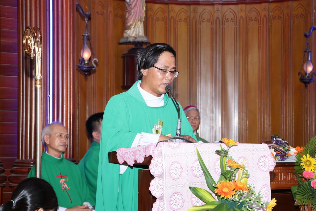 Thánh lễ bổ nhiệm cha quản nhiệm giáo họ biệt lập Trung Ái
