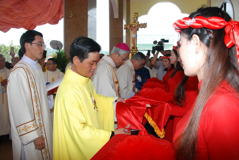 Lễ cung hiến nhà thờ và khánh thành nhà xứ giáo họ biệt lập Sông Cát