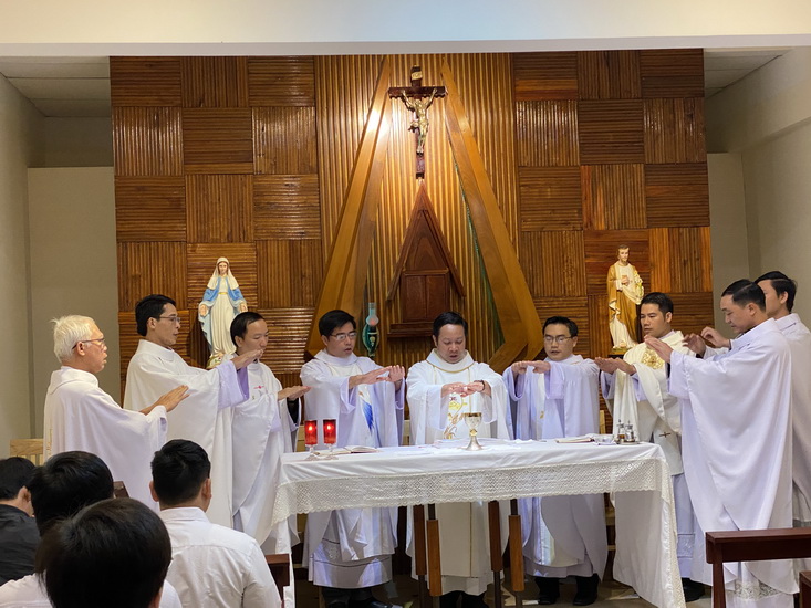Thánh lễ tạ ơn và cầu nguyện cho ơn gọi tại chủng viện Qui Nhơn