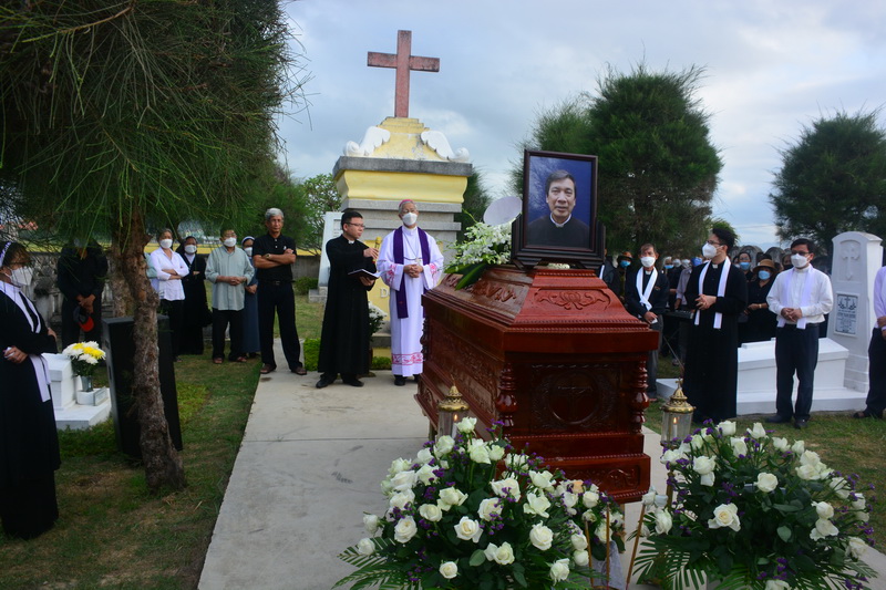 Trên đường tiễn cha