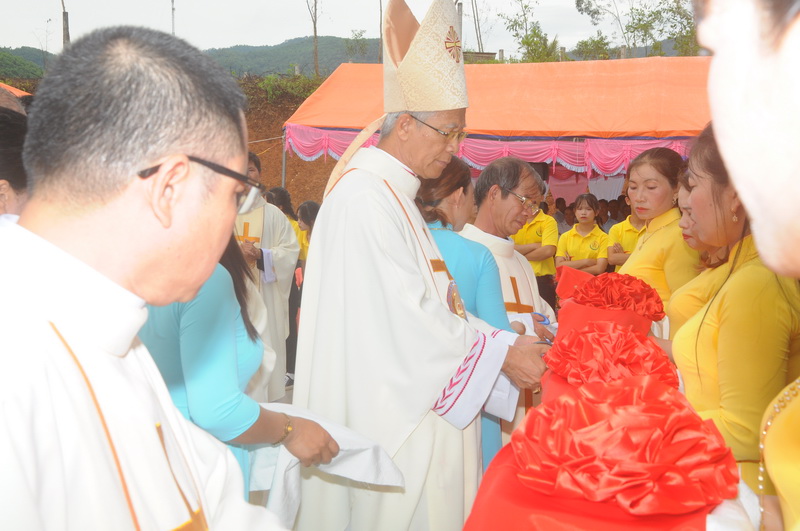 Lễ cung hiến nhà thờ, thành lập và bổ nhiệm cha quản nhiệm giáo họ biệt lập Nghĩa Điền