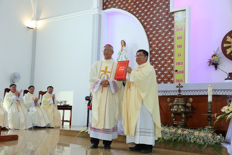 Thánh lễ thành lập Giáo họ biệt lập Trà Bồng và ban Bí tích Thêm Sức