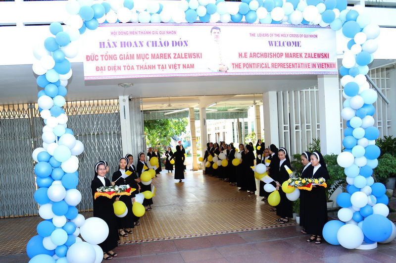 Hội dòng Mến Thánh Giá Qui Nhơn đón tiếp Đức Tổng Giám mục Marek Zalewski – đại diện Tòa thánh không thường trú tại Việt Nam