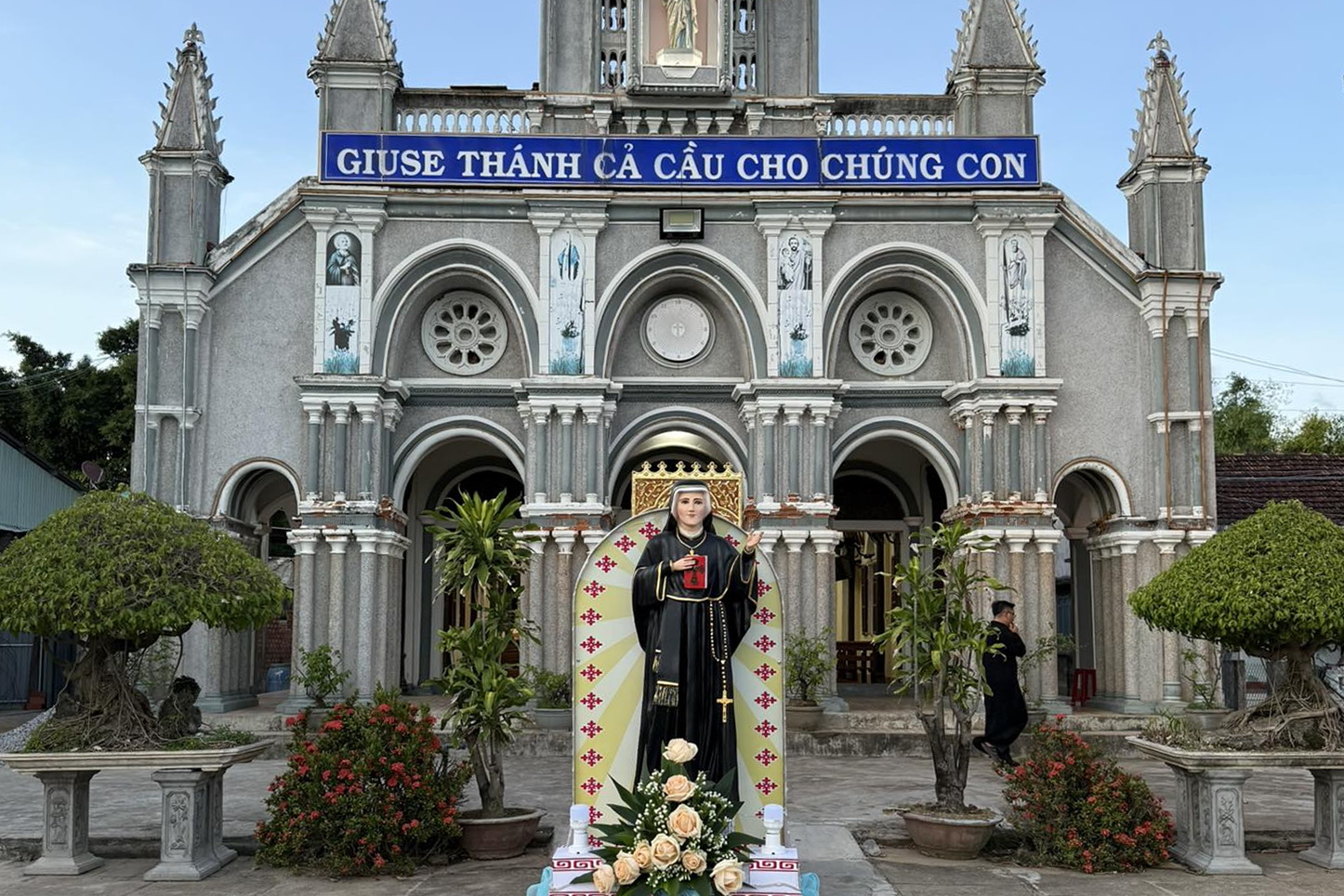 Giáo họ biệt lập Bắc Định mừng thánh lễ kính Thánh nữ Faustina, bổn mạng của Hội Lòng Chúa Thương Xót.