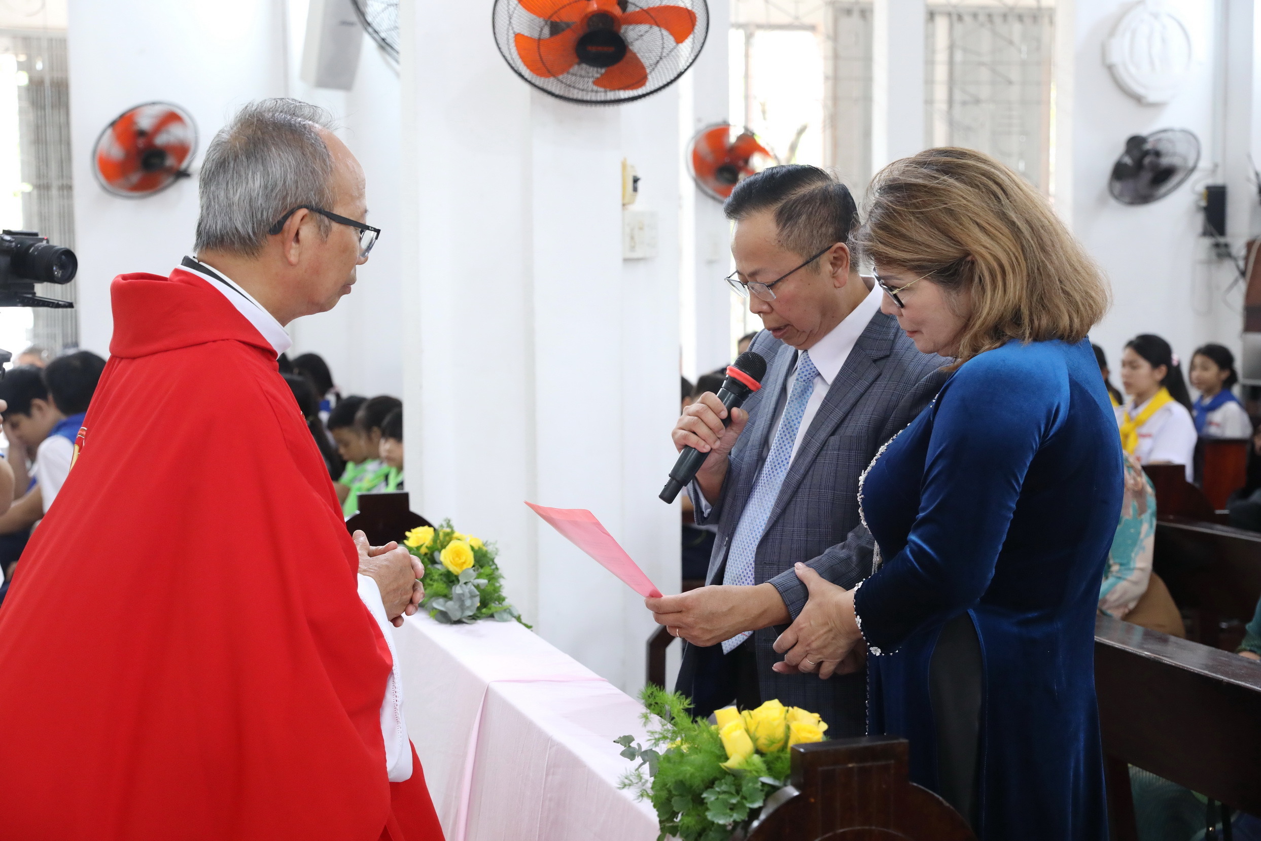 Thánh lễ kỷ niệm 45 năm Hôn phối của vợ chồng Hùng - Oanh tại Giáo xứ Qui Hòa