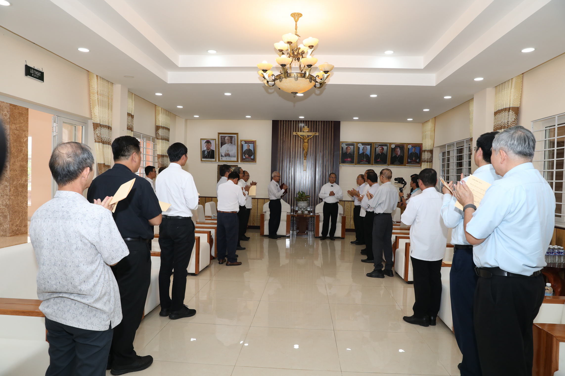 Phái đoàn Giáo phận Qui Nhơn chào thăm Đức cha Gioan Baotixita - Giám mục phó tân cử